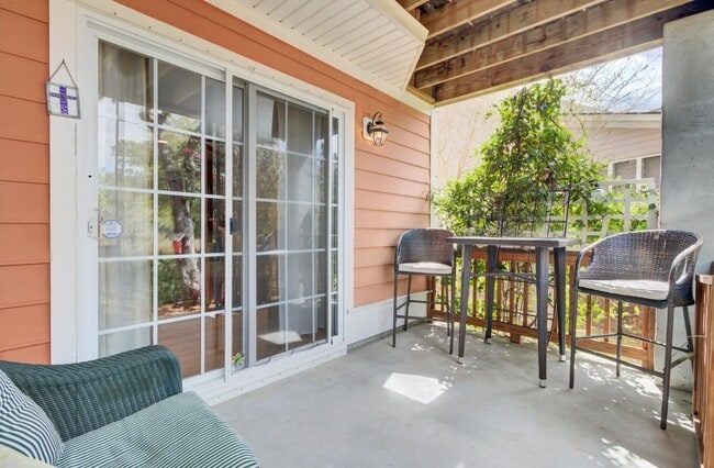 Building Photo - 1428 Bloomingdale Ln