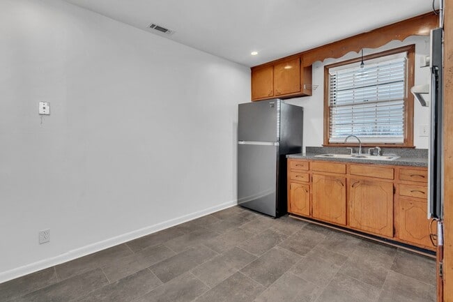 Building Photo - 3336 Panorama Dr