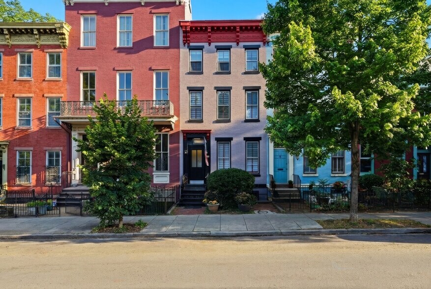 Building Photo - 313 C St SE
