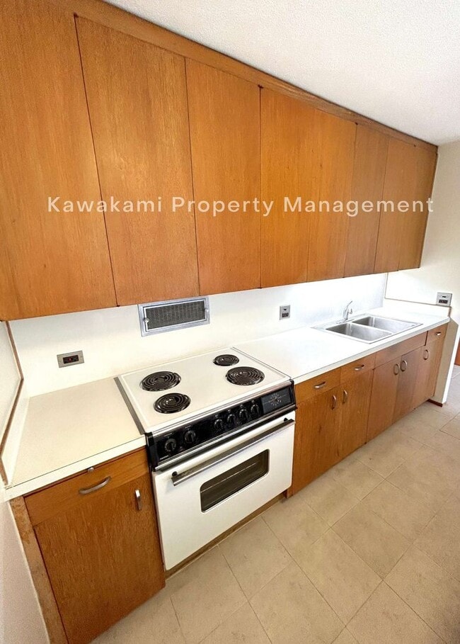 Building Photo - 18th Floor Queen Emma Gardens Apartment -  Spectacular Views, Amenities, & 2 Parking Stalls