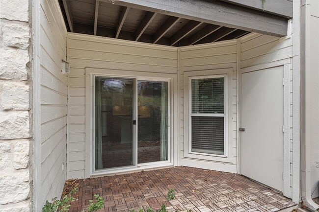 Building Photo - 6000 Shepherd Mountain Cove