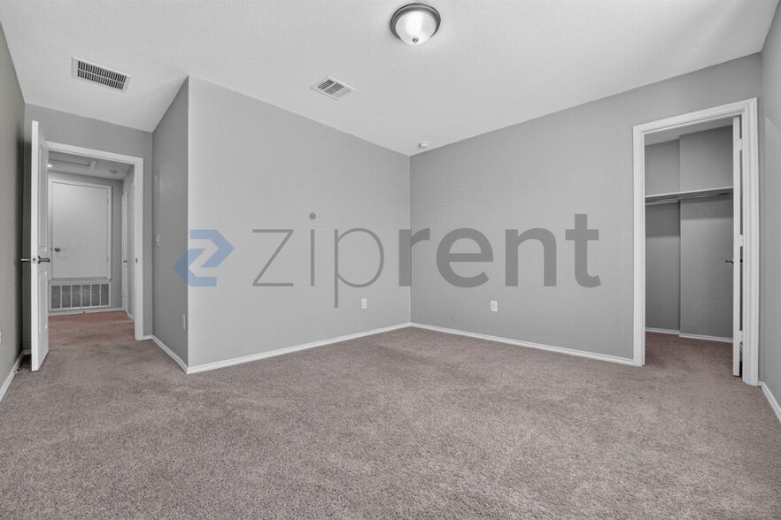 Building Photo - Unit