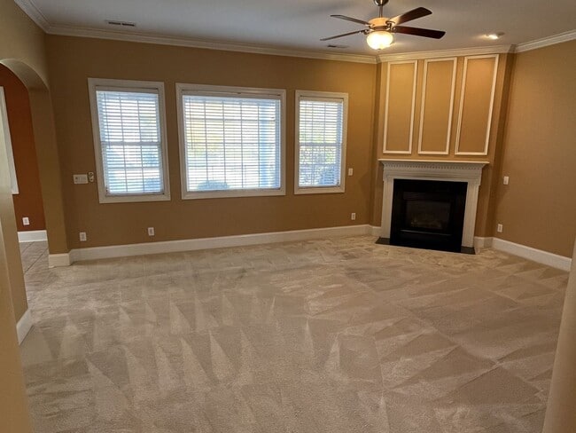 Building Photo - Stunning 6 Bedroom home in South Charlotte...