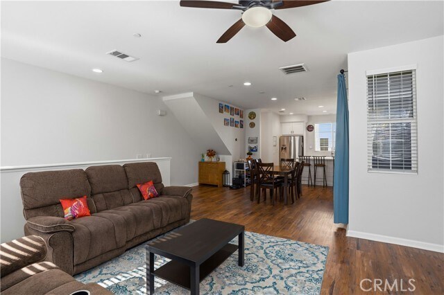 Building Photo - 609 Savi Dr