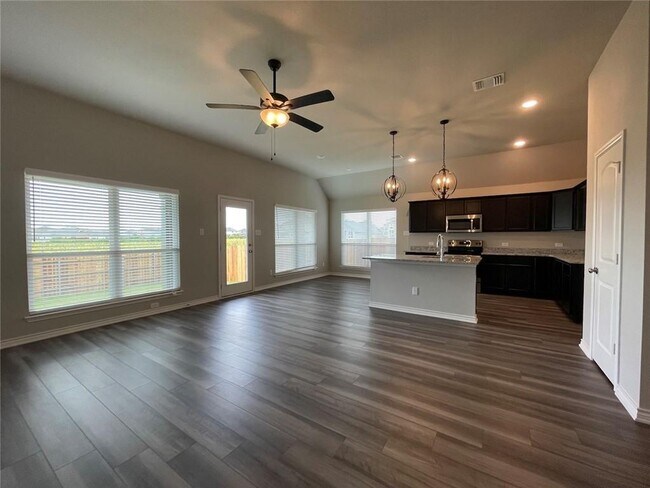 Building Photo - 806 Hollyhock Dr