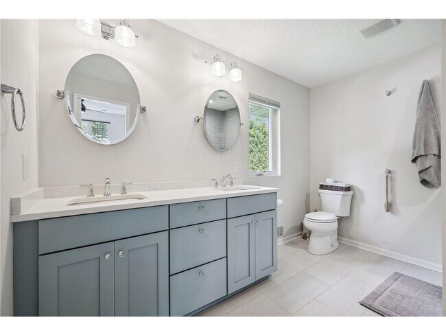 Building Photo - 18620 26th Ave N