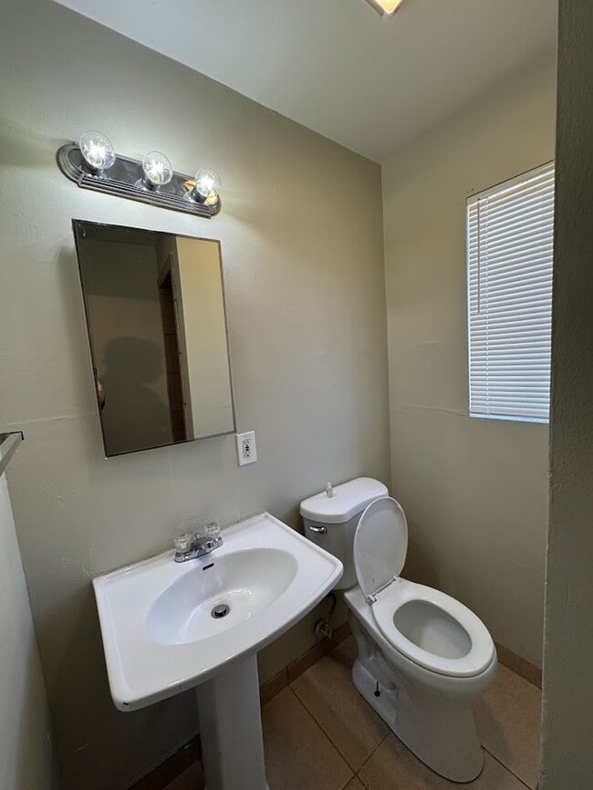 Building Photo - Central Phoenix 3br House