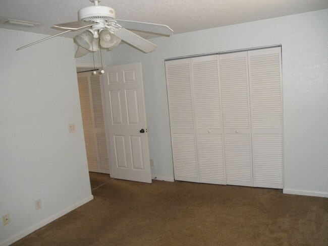 Building Photo - Summit Lake