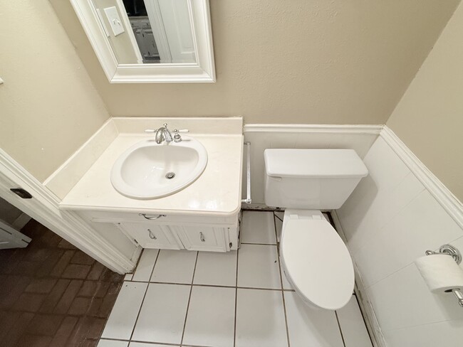 Building Photo - 1200 E Franklin St