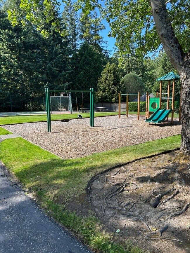 Building Photo - 3bd/2.5ba Redmond Home
