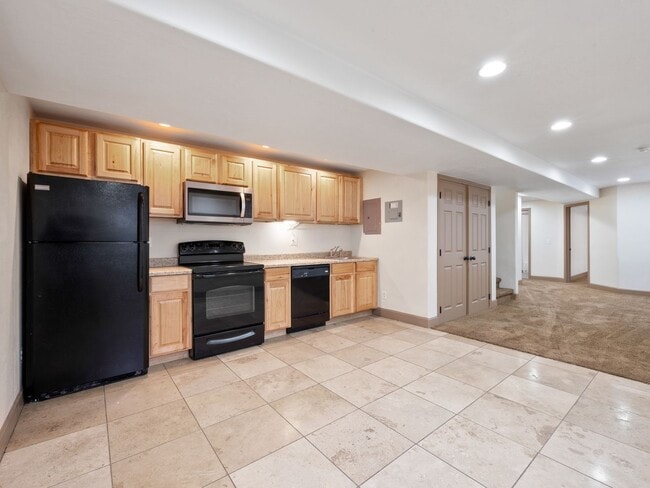Building Photo - 25 E 2250 N