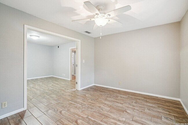 Building Photo - 6106 Vance Jackson Rd