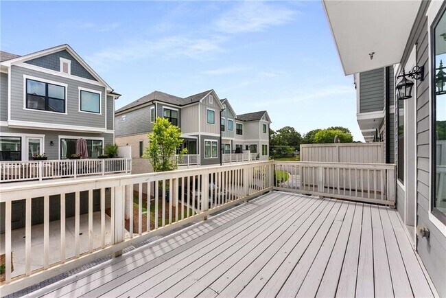 Building Photo - 455 Ashbury Dr