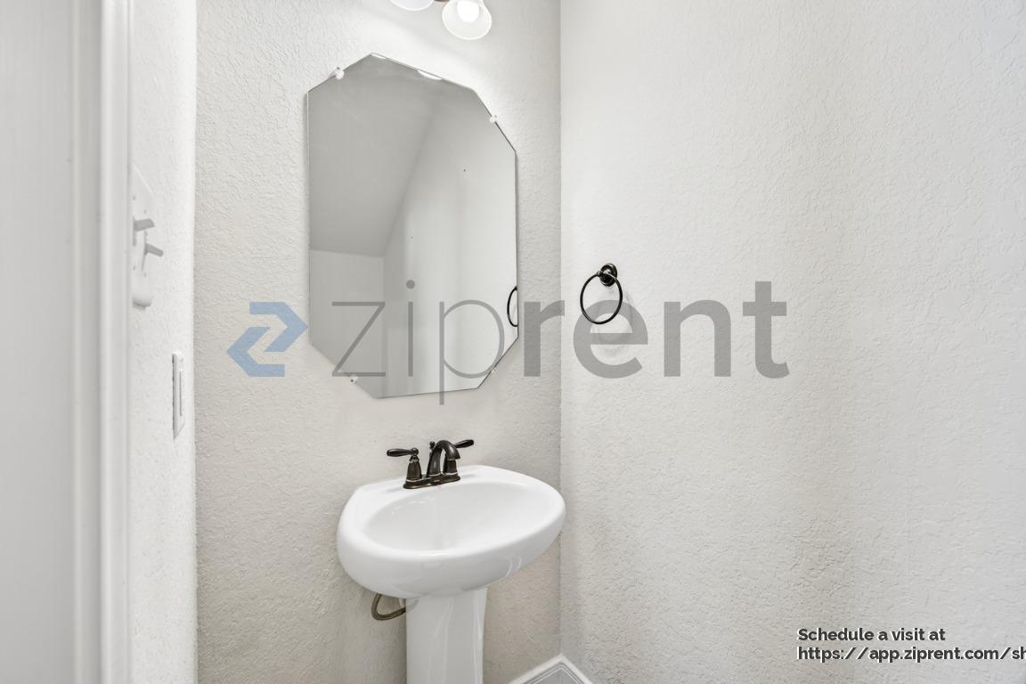 Building Photo - 13827 Enzo Gate