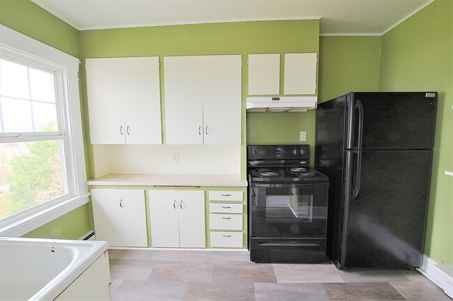 Building Photo - Bay View Living Near WWU – 1 & 3 Bedroom Units