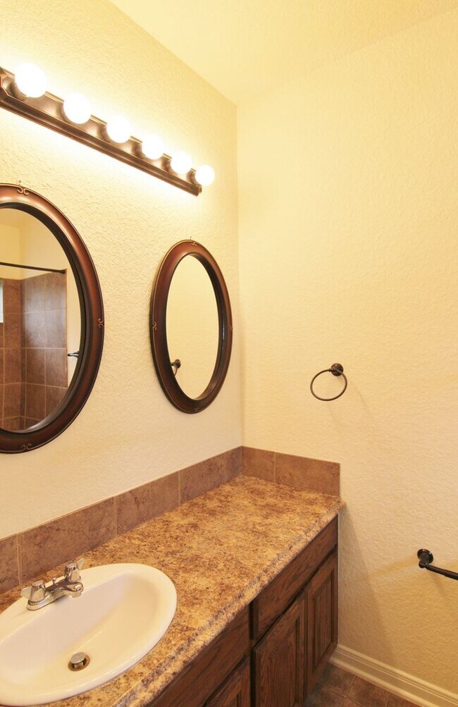 Building Photo - Large Deck off Living Room / Fridge Included /Located Between Gruene & Downtown New Braunfels /CISD