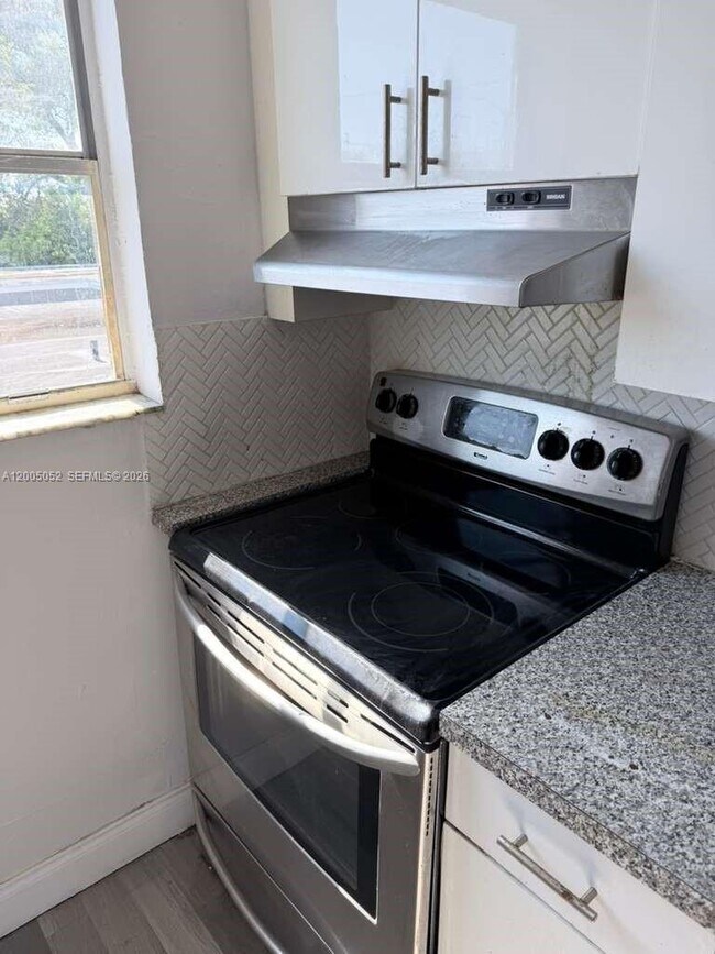 Building Photo - 1761 Ali Baba Ave