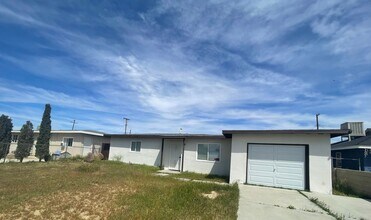 Building Photo - Comfortable Living in Mojave - Move In Ready 2bd & 1bth - Big Backyard