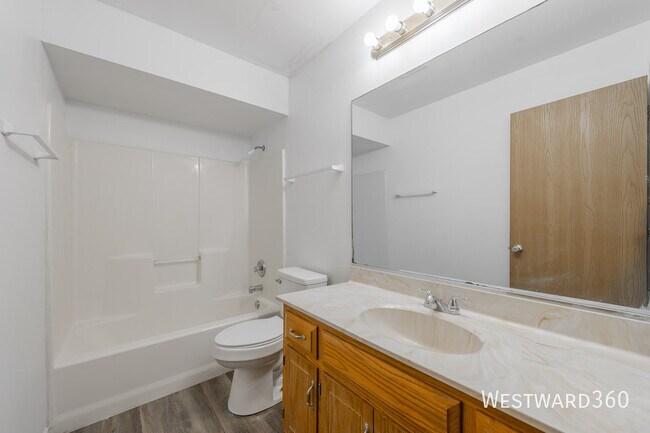 Building Photo - 915 Spiros Ct