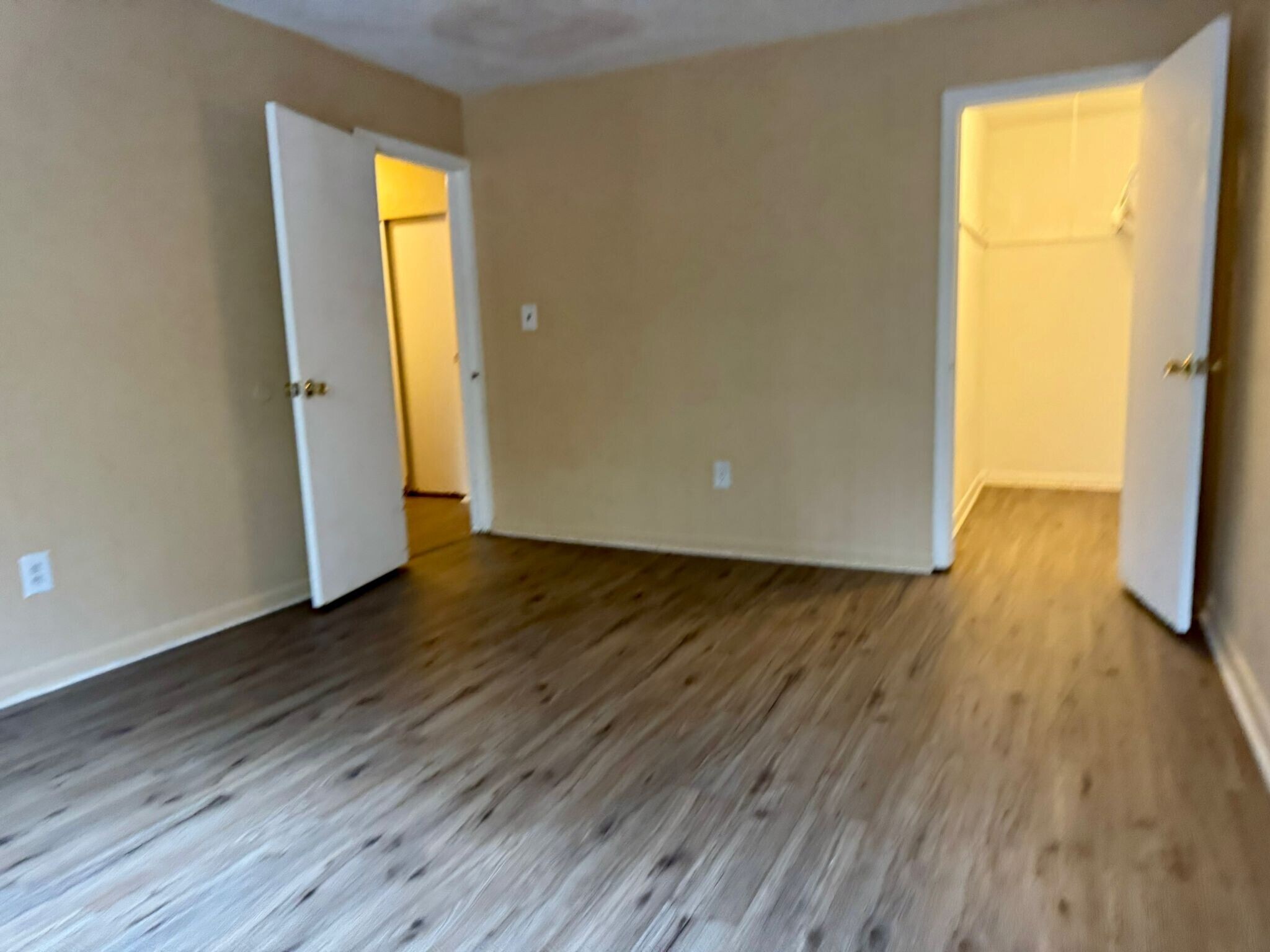 Building Photo - 32 Whites Ave