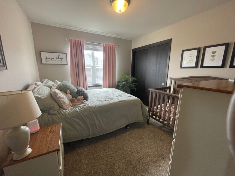 Building Photo - 5370 Little Bluestem Dr