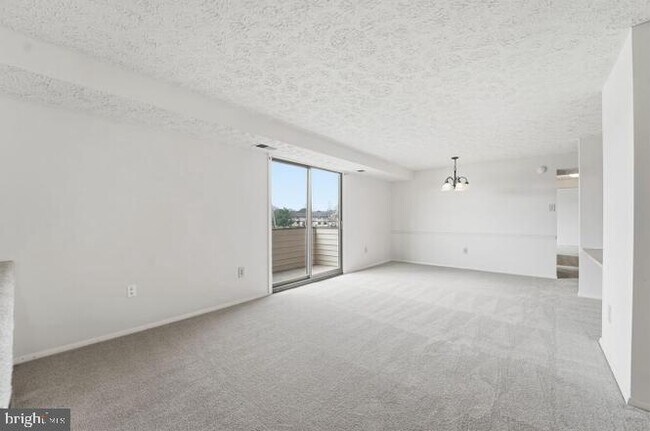 Building Photo - 997 Heather Ridge Dr