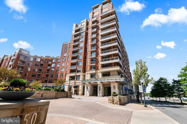 Building Photo - 3600 S Glebe Rd