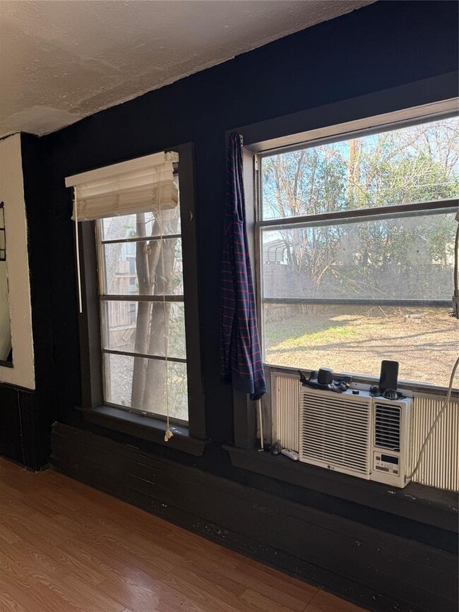 Building Photo - 704 Franklin Blvd