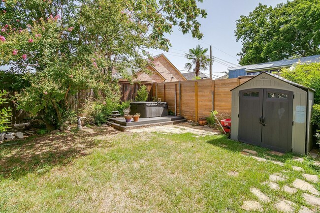 Building Photo - Arlington Heights Bungalow