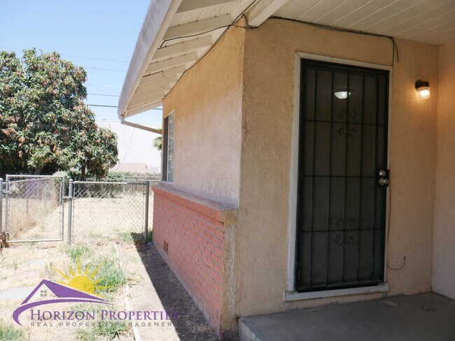 Building Photo - 381/385 Las Palmas Ave