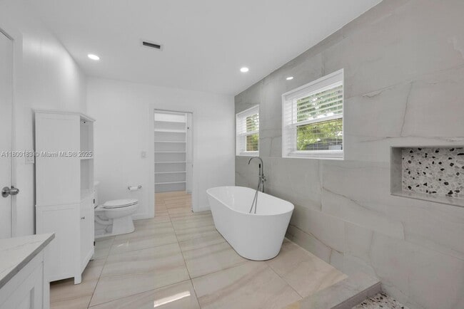 Building Photo - 13840 SW 74th Ave