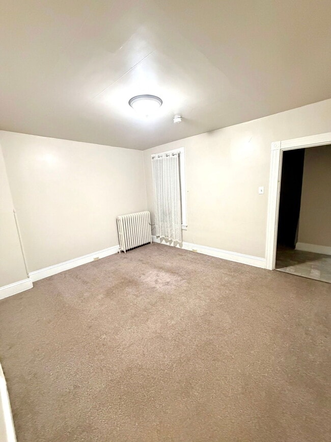 Building Photo - 526 Howard Ave