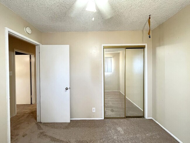 Building Photo - 1240 E Allen Ave