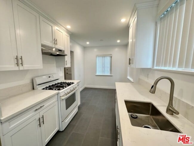 Building Photo - 6654 Aldea Ave