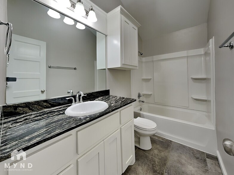 Building Photo - 1124 Merlin Dr