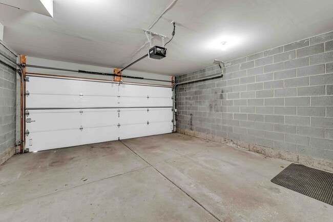 Building Photo - 1040 N Kingsbury St