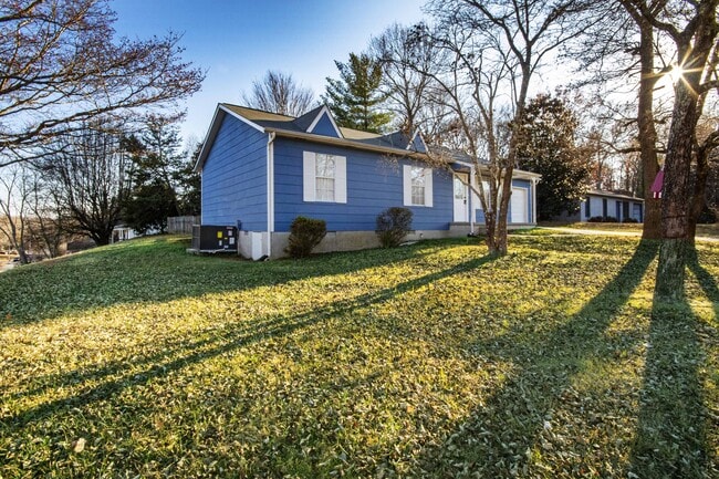 Building Photo - 6600 Woodcock Cir