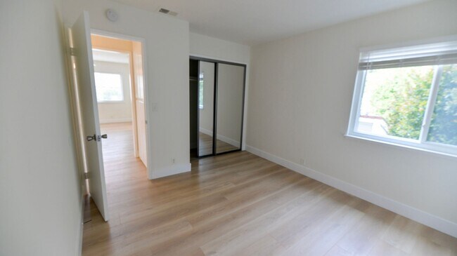 Building Photo - 106 Avenida Lucia