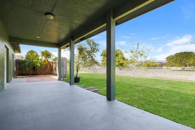 Building Photo - 3889 SW Wycoff St