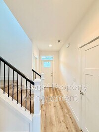 Building Photo - 8617 N 3rd Way