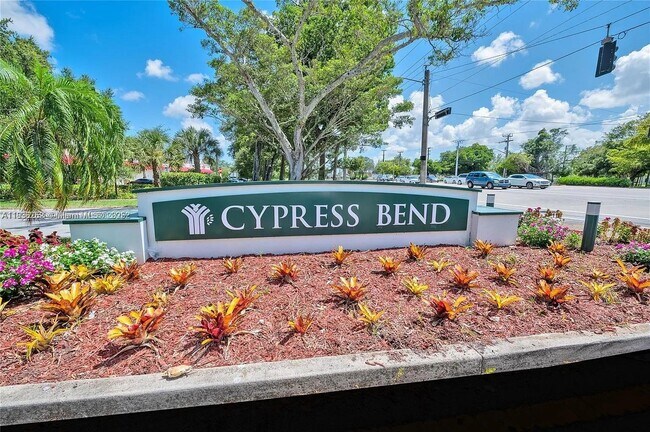 Building Photo - 2205 S Cypress Bend Dr