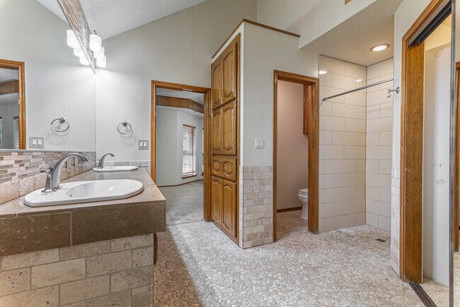 Building Photo - 119 Deer Creek Dr