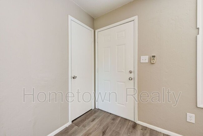 Building Photo - 1409 SE 41st St