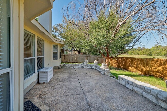 Building Photo - Beautiful in Brushy Creek!