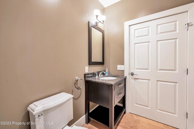 Building Photo - 509 Bogart Pl