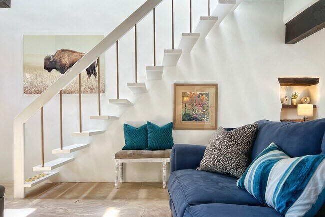 Building Photo - 1027 Canyon Rd