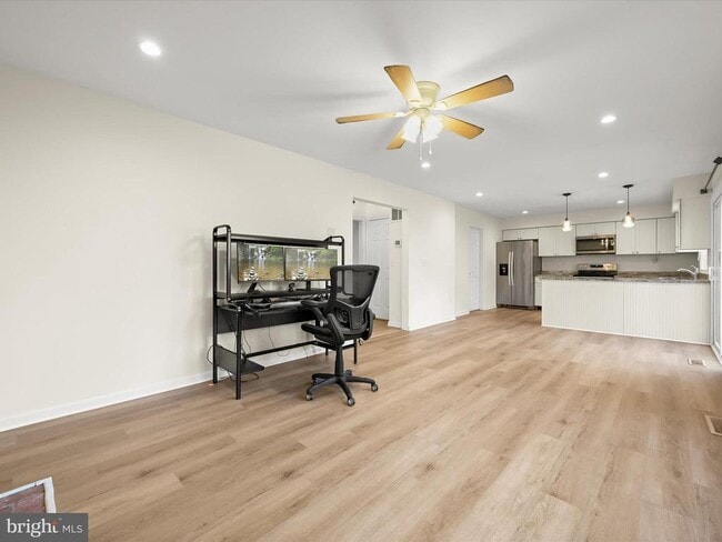 Building Photo - 8806 Admiral Dr