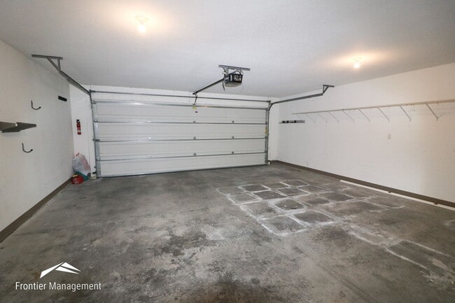 Building Photo - 3 Bedroom Ranch-Style Home in Quiet Neighb...