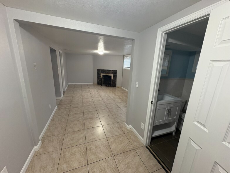 Building Photo - 7641 Elmwood Ln