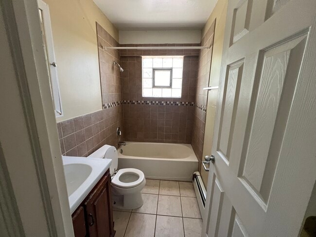 Building Photo - 236 Johnson St